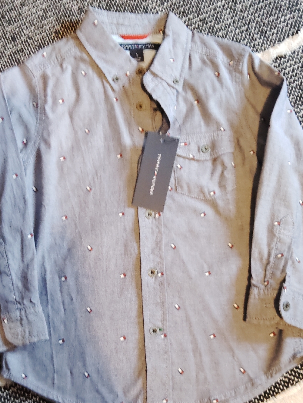 Tommy Hilfiger Boys  Light Blue Denim Button-Up Shirt  TH Flag Print Boys 4 $42
